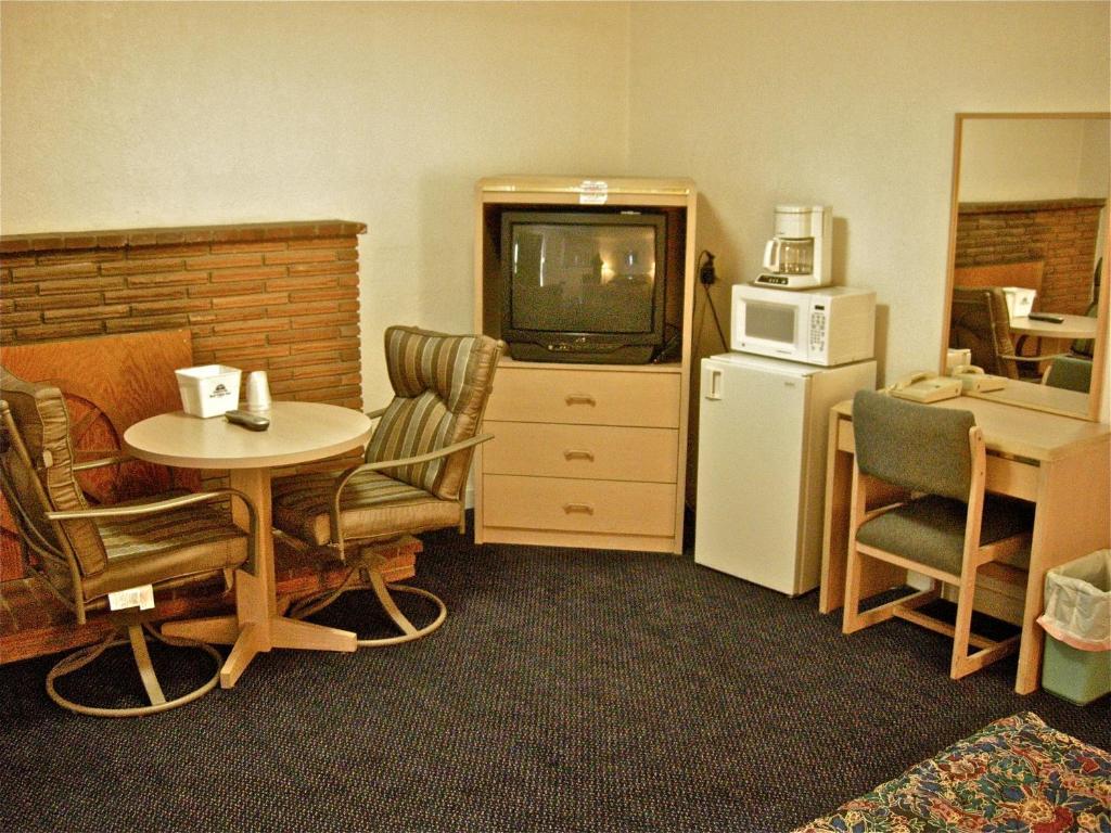 Hub Motel Redmond Room photo