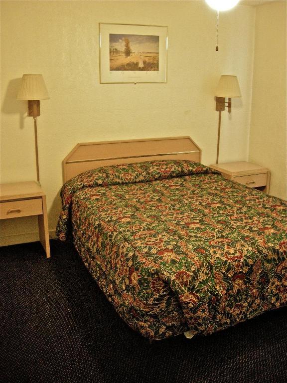 Hub Motel Redmond Room photo